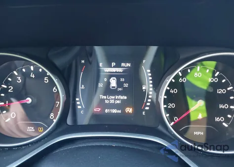 2019 Jeep Compass Latitude 4X4 z USA, uszkodzony, nr VIN 3C4NJDBB7KT599963